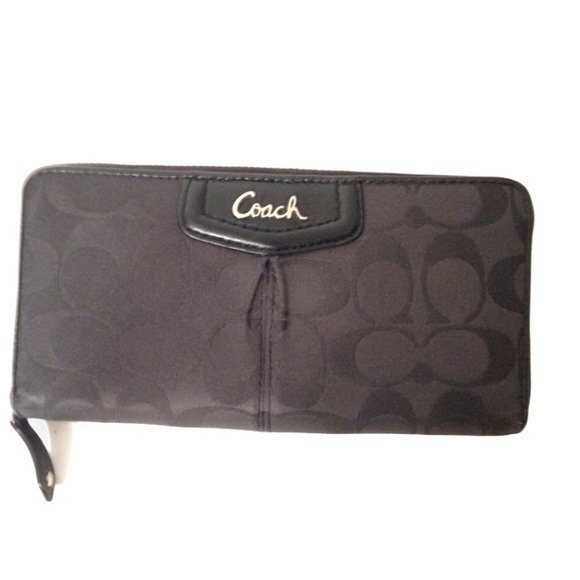 COACH sig c Ashley black wallet zipper accordion